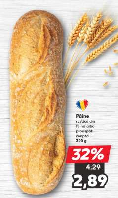 Pâine rustică din făină albă proaspăt coaptă