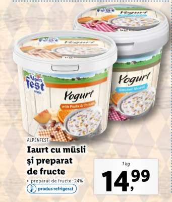 Iaurt cu müsli și preparat de fructe