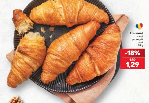 Croissant cu unt proaspăt copt