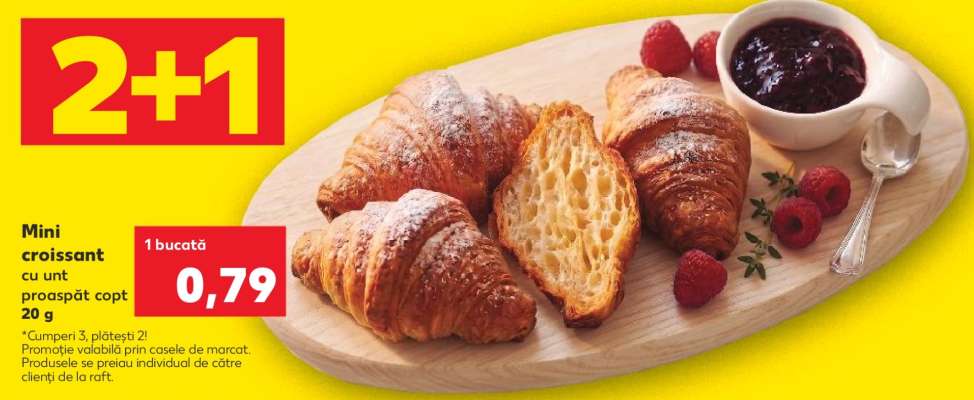 Mini croissant cu unt proaspăt copt